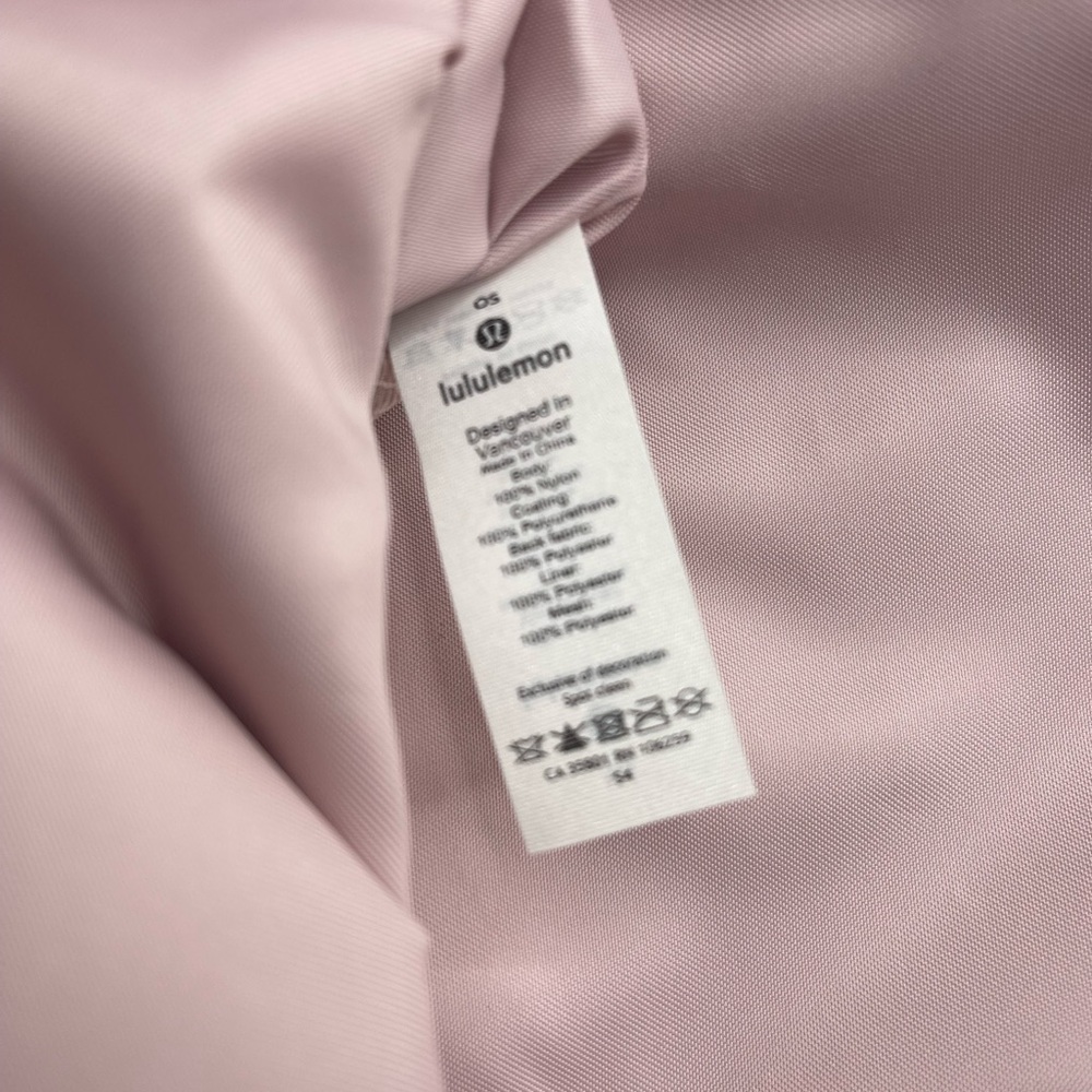 Lululemon All night Festival Bag Vol 5 L in Misty Pink - Picture 12 of 13